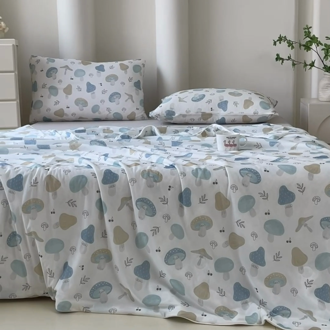 91家纺网 家纺一手货源 找家纺 青螺家纺 2025新款凉感丝艾草抗菌驱蚊夏凉被空调被3D时尚数码花卉卡通被子（支持质检） 蘑菇物语