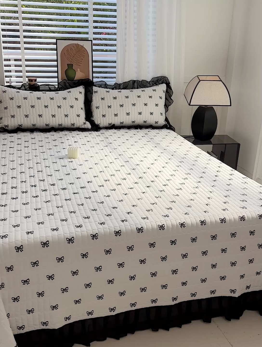 91家纺网 家纺一手货源 找家纺 艾橙家纺2025新款法式赫本风水洗棉印花雪纺花边单床盖 黑色蝴蝶结