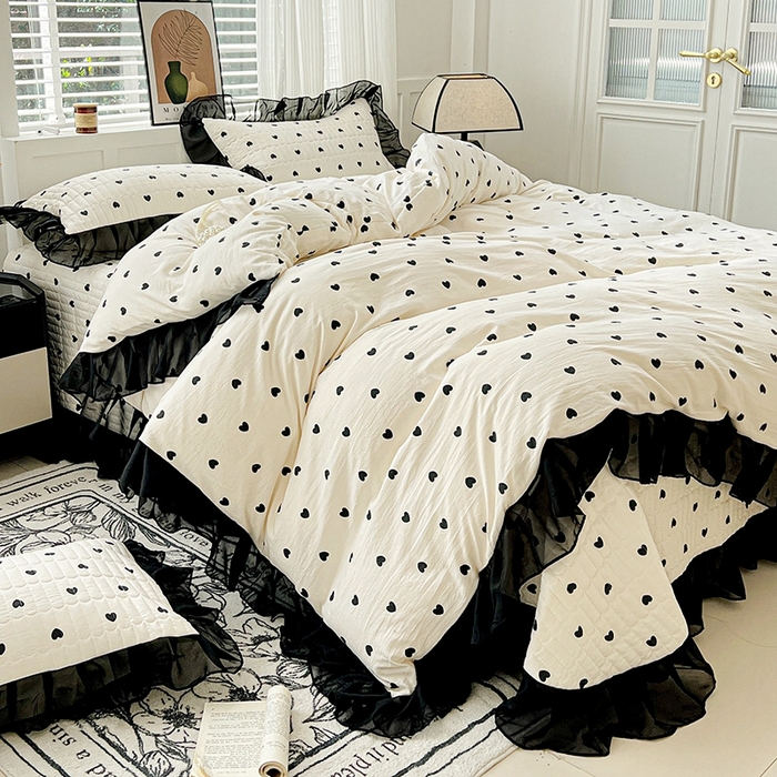 91家纺网 家纺一手货源 找家纺 艾橙家纺2025新款法式赫本风水洗棉印花雪纺花边四件套 心心相印