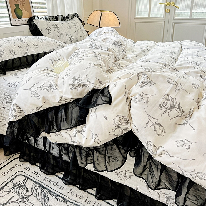 91家纺网 家纺一手货源 找家纺 艾橙家纺2025新款法式赫本风水洗棉印花雪纺花边四件套 水墨玫瑰