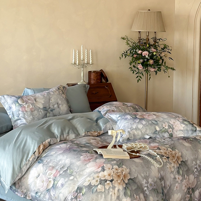 91家纺网 家纺一手货源 找家纺 2025新款60S奥地利兰精天丝数码印花宽边压线系列四件套 莫丽花园-灰