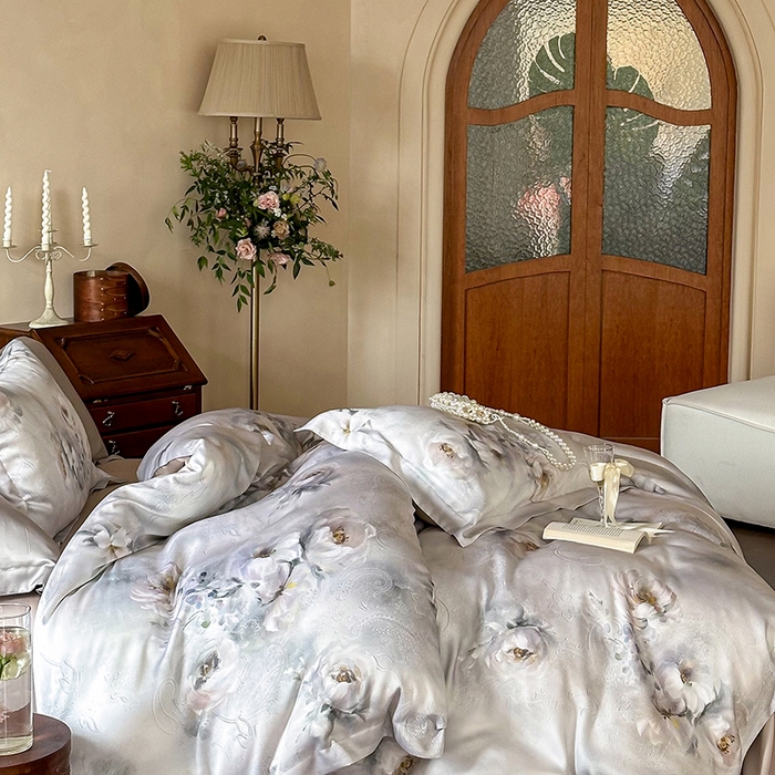 91家纺网 家纺一手货源 找家纺 2025新款60S奥地利兰精天丝数码印花宽边压线系列四件套 奥菲娜-灰