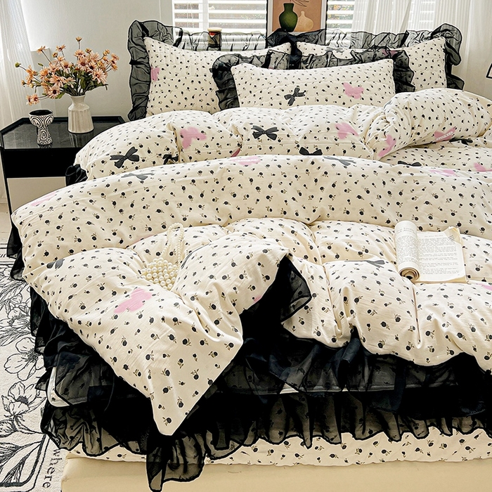 91家纺网 家纺一手货源 找家纺 艾橙家纺2025新款法式赫本风水洗棉印花雪纺花边单床笠 朵蔓花馨