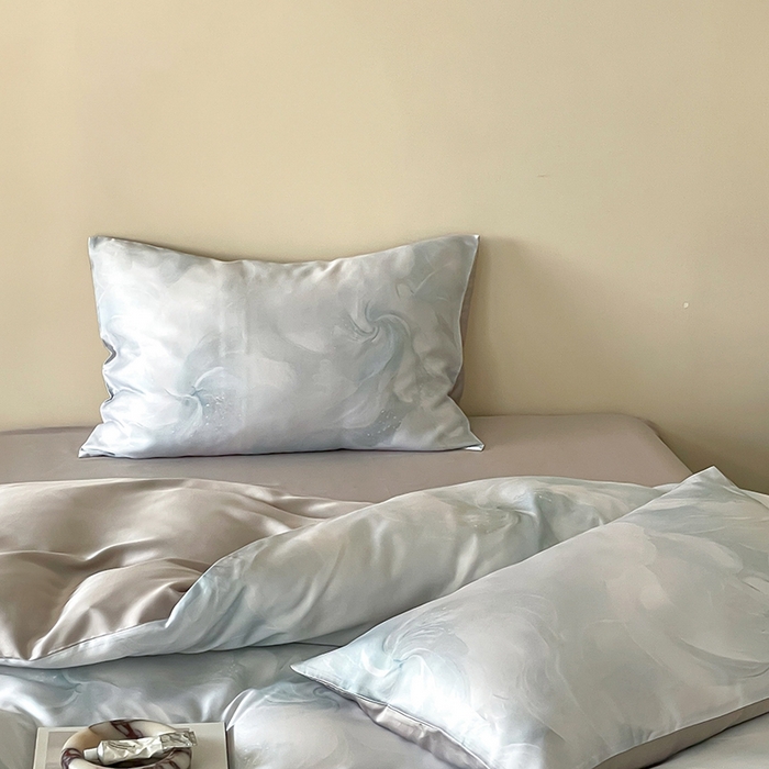 91家纺网 家纺一手货源 找家纺 咏绒家纺工厂店 2025新款60S奥地利兰精天丝数码印花暗合简约款系列四件套 莫斯-蓝