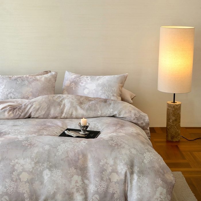 91家纺网 家纺一手货源 找家纺 咏绒家纺工厂店 2025新款60S奥地利兰精天丝数码印花暗合简约款系列四件套 知槿-紫