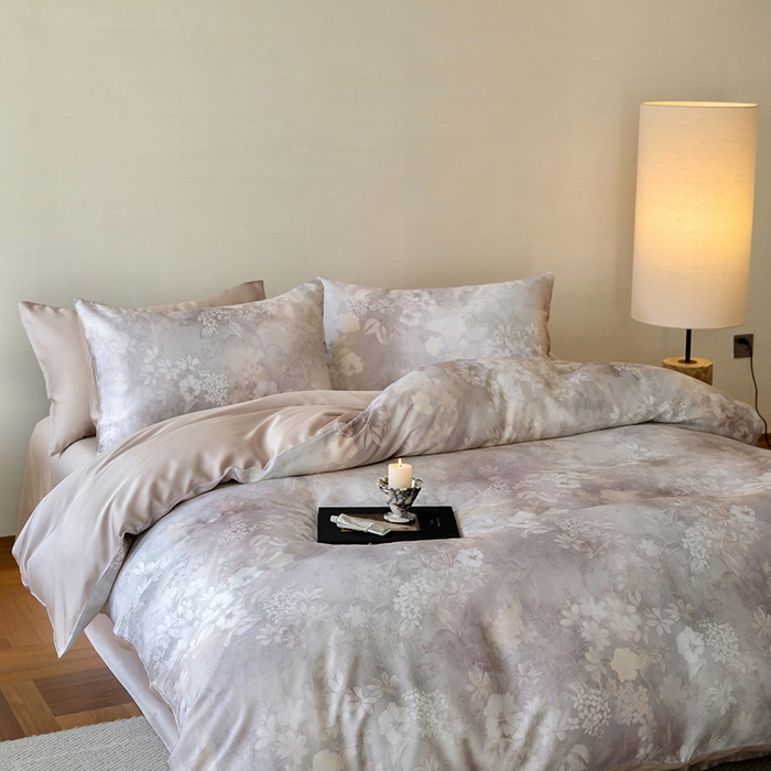 91家纺网 家纺一手货源 找家纺 咏绒家纺工厂店 2025新款60S奥地利兰精天丝数码印花暗合简约款系列四件套 知槿-紫