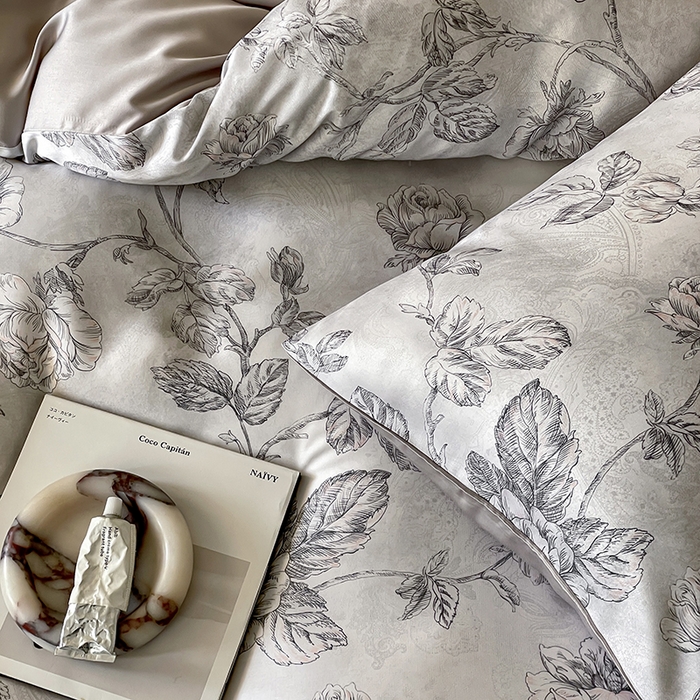 91家纺网 家纺一手货源 找家纺 咏绒家纺工厂店 2025新款60S奥地利兰精天丝数码印花暗合简约款系列四件套 夏洛-灰