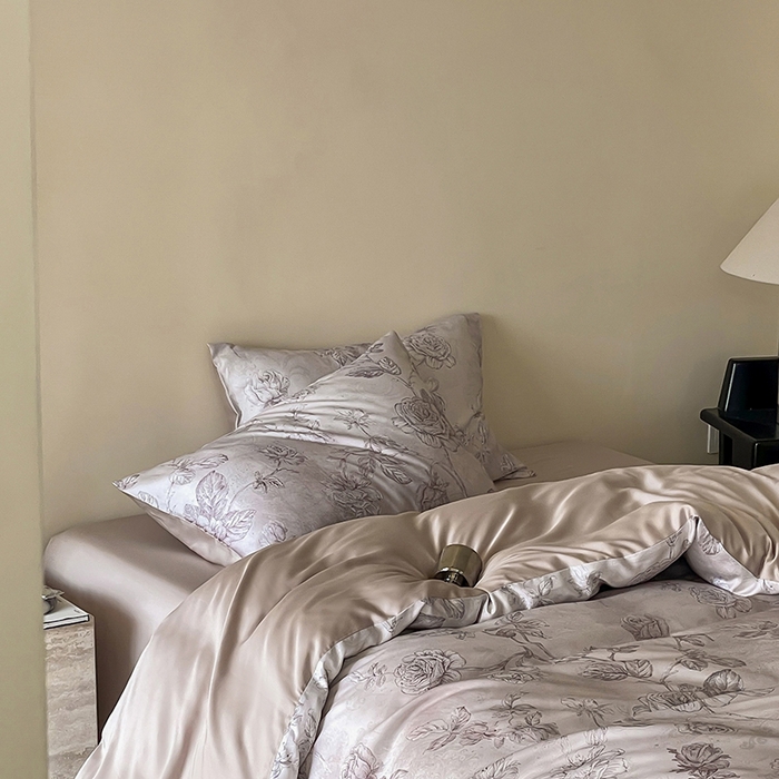 91家纺网 家纺一手货源 找家纺 咏绒家纺工厂店 2025新款60S奥地利兰精天丝数码印花暗合简约款系列四件套 夏洛-玉