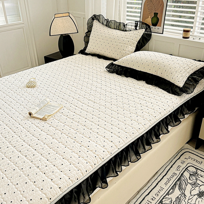 91家纺网 家纺一手货源 找家纺 艾橙家纺2025新款法式赫本风水洗棉印花雪纺花边单床笠 点点爱