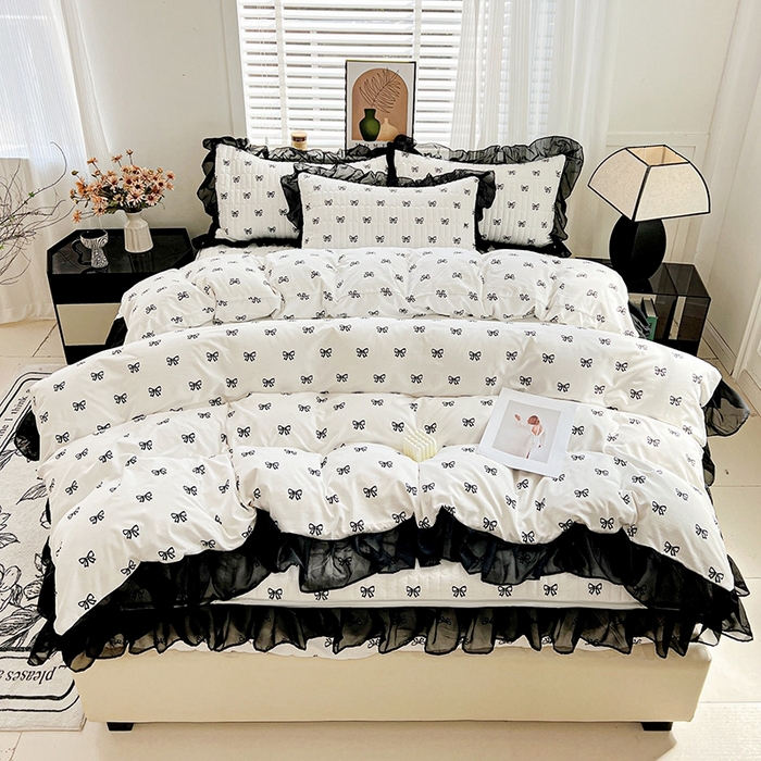 91家纺网 家纺一手货源 找家纺 艾橙家纺2025新款法式赫本风水洗棉印花雪纺花边单床笠 黑色蝴蝶结