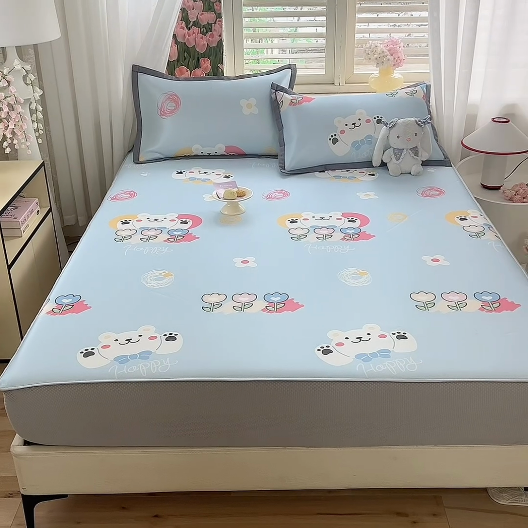 91家纺网 家纺一手货源 找家纺 518家纺 2025新款亲肤舒适A类碳光冰丝抗菌凉席【提供买家秀】席子【提供买家秀】-平铺款 花朵小熊