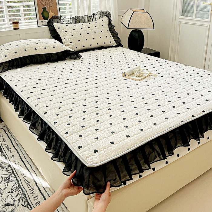 91家纺网 家纺一手货源 找家纺 艾橙家纺2025新款法式赫本风水洗棉印花雪纺花边单床笠 心心相印