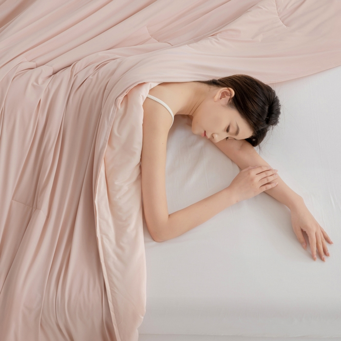 91家纺网 家纺一手货源 找家纺 兜米家居 2025新款亚朵同款夏季深睡被pro2夏凉被可机洗空调被透气被子 橘雾粉