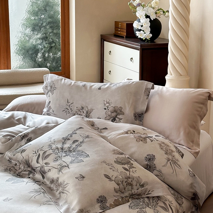 91家纺网 家纺一手货源 找家纺 2025新款60S奥地利兰精天丝数码印花宽边压线系列四件套 楠风-咖