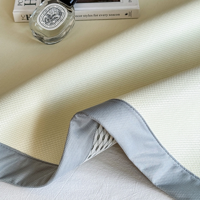 91家纺网 家纺一手货源 找家纺 格真 2025新款A类中分子PE瞬间凉感刺绣冰藤席高端复合三明治加密软凉席可折叠空调席藤席 凉感冰腾-米黄