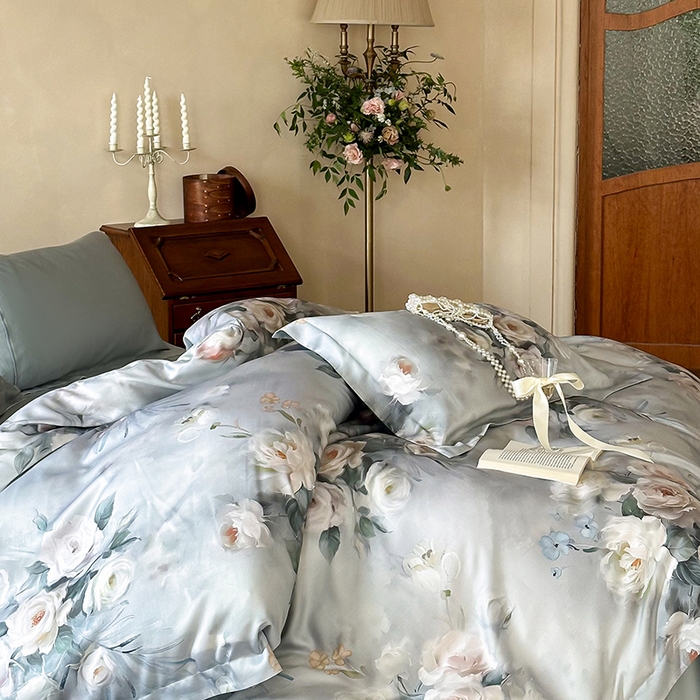 91家纺网 家纺一手货源 找家纺 2025新款60S奥地利兰精天丝数码印花宽边压线系列四件套 倾城-灰