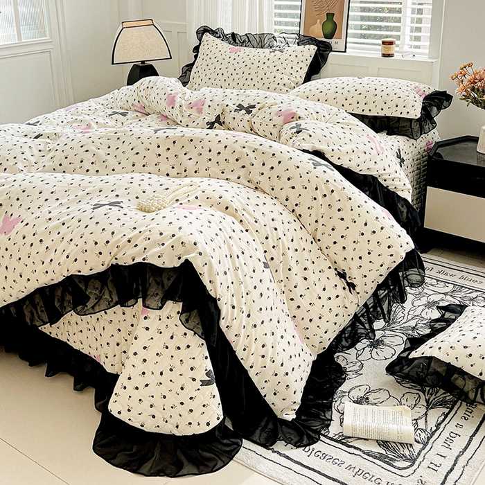 91家纺网 家纺一手货源 找家纺 艾橙 2025新款法式赫本风水洗棉印花雪纺花边单被套 朵蔓花馨