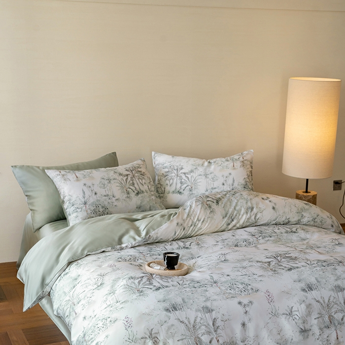 91家纺网 家纺一手货源 找家纺 咏绒家纺工厂店 2025新款60S奥地利兰精天丝数码印花暗合简约款系列四件套 丛林幻想-绿