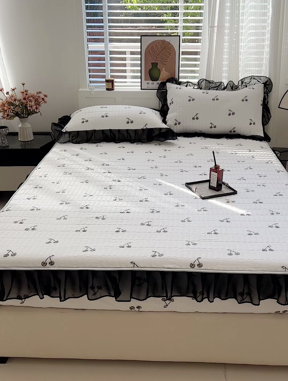 91家纺网 家纺一手货源 找家纺 艾橙家纺2025新款法式赫本风水洗棉印花雪纺花边单床笠 美味樱桃