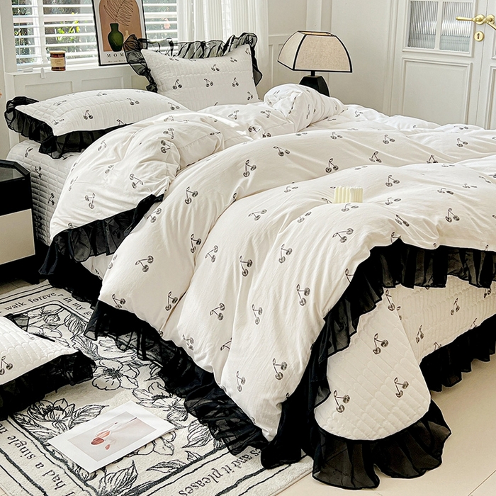 91家纺网 家纺一手货源 找家纺 艾橙 2025新款法式赫本风水洗棉印花雪纺花边单被套 美味樱桃