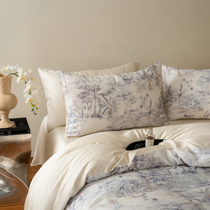 91家纺网 家纺一手货源 找家纺 咏绒家纺工厂店 2025新款60S奥地利兰精天丝数码印花暗合简约款系列四件套 丛林幻想-灰紫