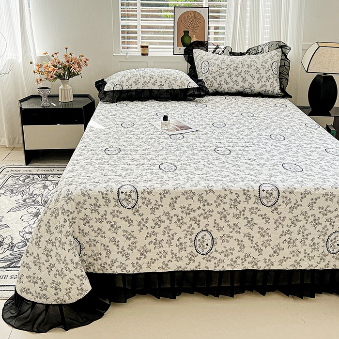 91家纺网 家纺一手货源 找家纺 艾橙家纺2025新款法式赫本风水洗棉印花雪纺花边单床盖 澜音花香