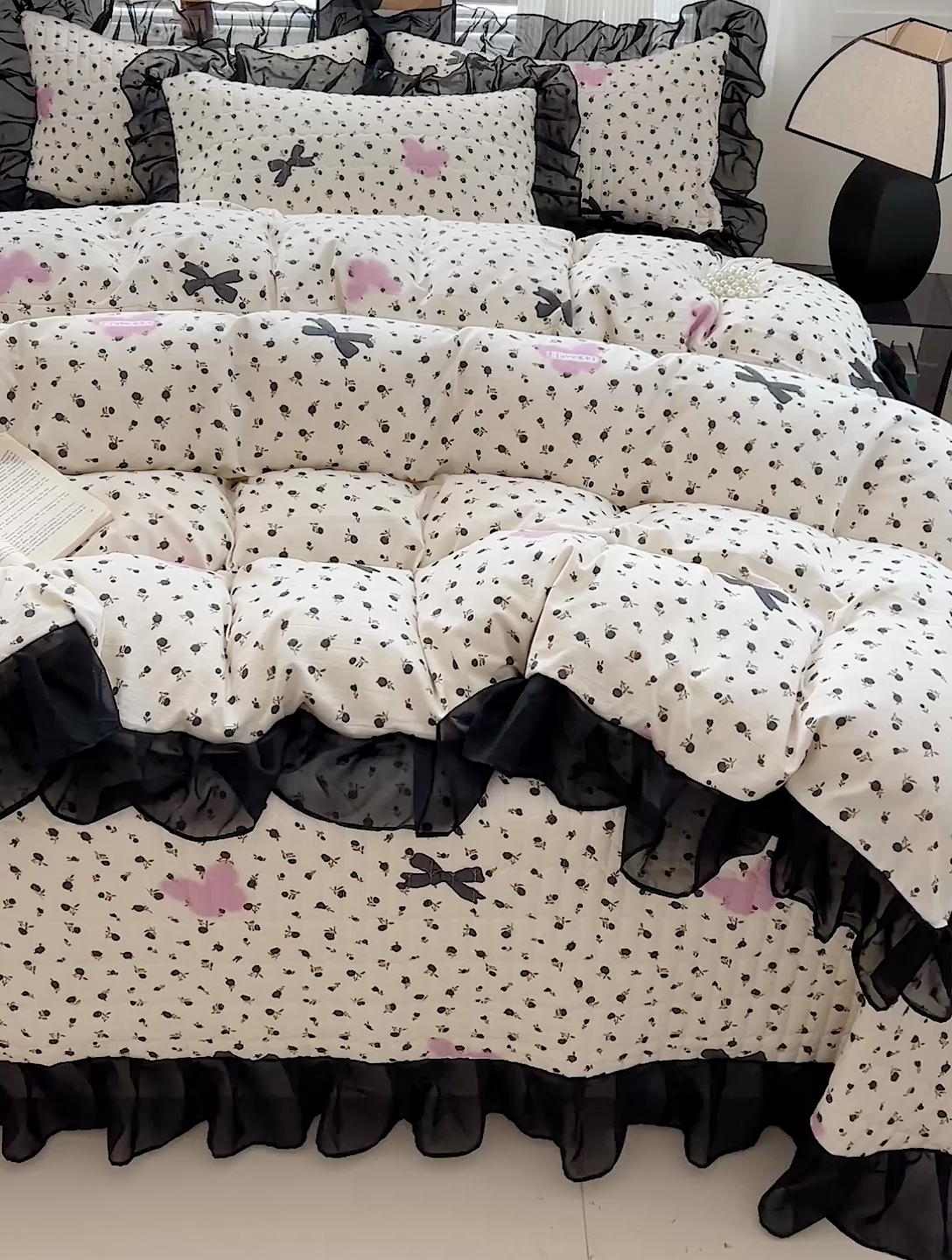 91家纺网 家纺一手货源 找家纺 艾橙 2025新款法式赫本风水洗棉印花雪纺花边单被套 朵蔓花馨