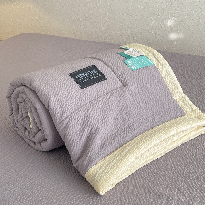 91家纺网 家纺一手货源 找家纺 宝士康家纺 2025新款10A抗菌泡泡棉大豆夏被 被子被芯 米黄+浅灰