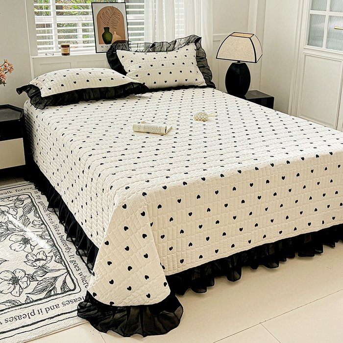 91家纺网 家纺一手货源 找家纺 艾橙家纺2025新款法式赫本风水洗棉印花雪纺花边单床盖 心心相印