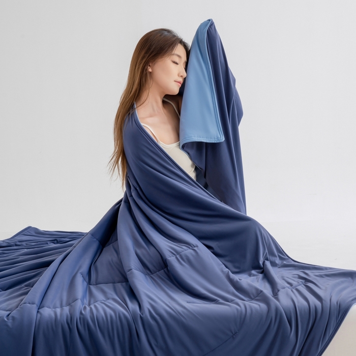 91家纺网 家纺一手货源 找家纺 兜米家居 2025新款亚朵同款夏季深睡被pro1夏凉被可机洗空调被透气被子 夏夜深蓝