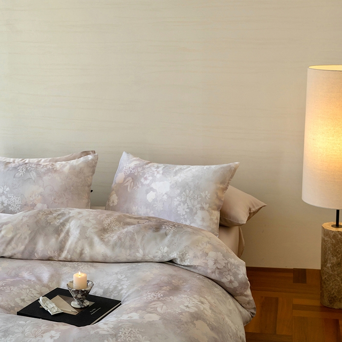 91家纺网 家纺一手货源 找家纺 咏绒家纺工厂店 2025新款60S奥地利兰精天丝数码印花暗合简约款系列四件套 知槿-紫