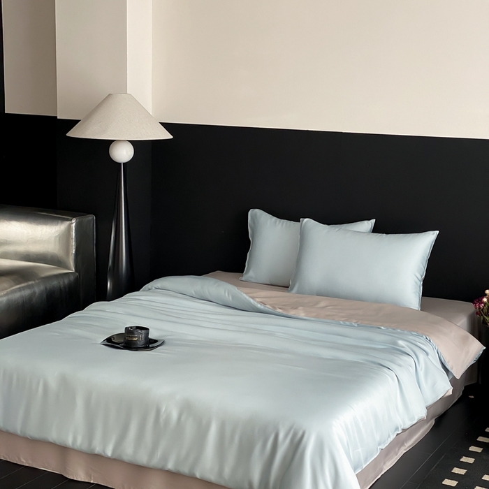 91家纺网 家纺一手货源 找家纺  禾时 2025新款60支兰精天丝轻奢纯色双拼四件套 映霜蓝-霜华银