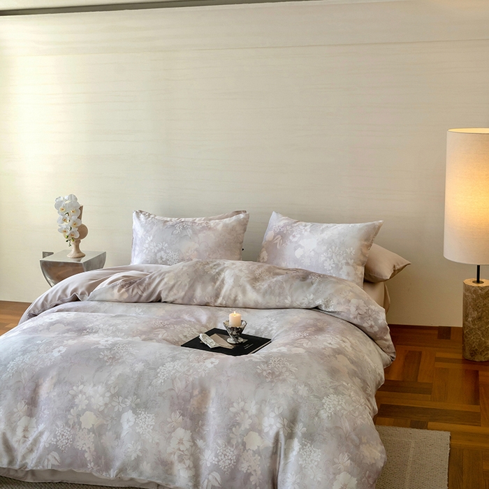 91家纺网 家纺一手货源 找家纺 咏绒家纺工厂店 2025新款60S奥地利兰精天丝数码印花暗合简约款系列四件套 知槿-紫