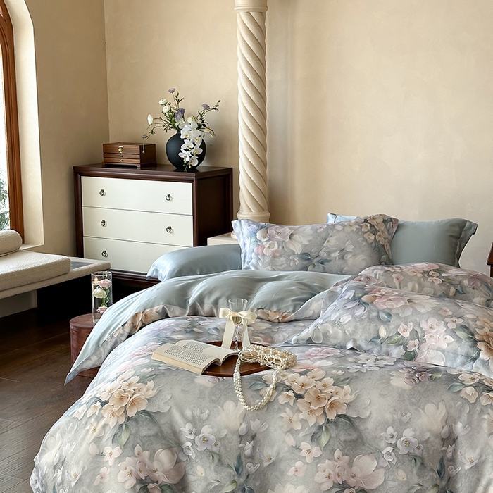 91家纺网 家纺一手货源 找家纺 2025新款60S奥地利兰精天丝数码印花宽边压线系列四件套 莫丽花园-灰