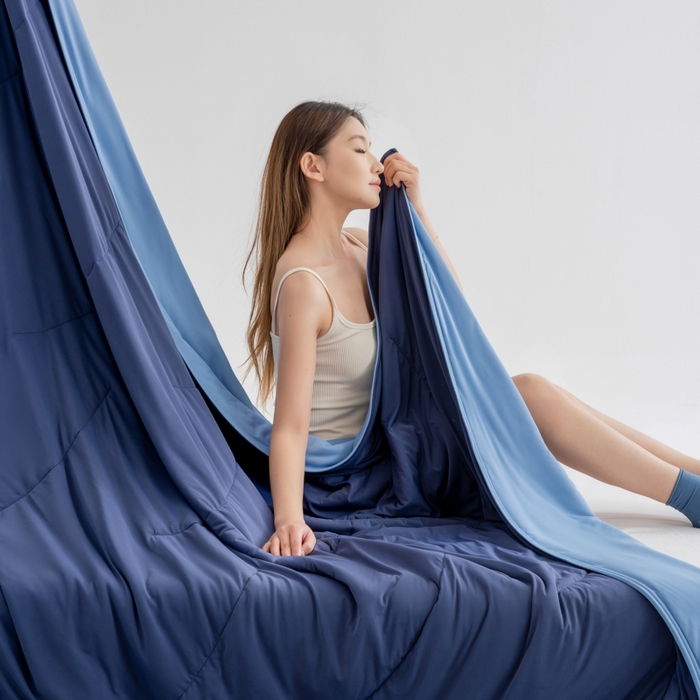 91家纺网 家纺一手货源 找家纺 兜米家居 2025新款亚朵同款夏季深睡被pro1夏凉被可机洗空调被透气被子 夏夜深蓝