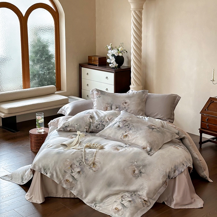 91家纺网 家纺一手货源 找家纺 2025新款60S奥地利兰精天丝数码印花宽边压线系列四件套 奥菲娜-灰