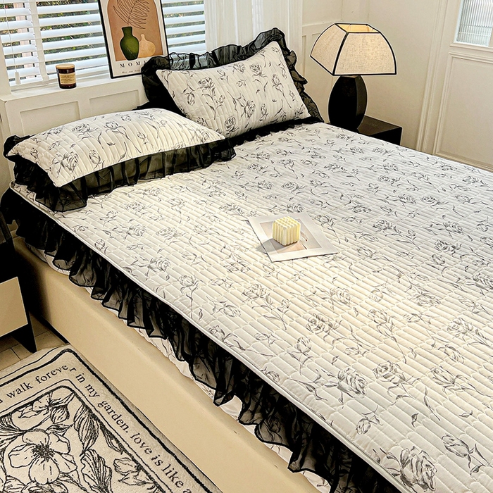 91家纺网 家纺一手货源 找家纺 艾橙家纺2025新款法式赫本风水洗棉印花雪纺花边单床笠 水墨玫瑰