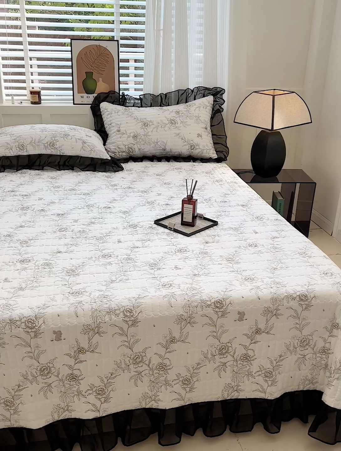 91家纺网 家纺一手货源 找家纺 艾橙家纺2025新款法式赫本风水洗棉印花雪纺花边单床盖 素馨花恋