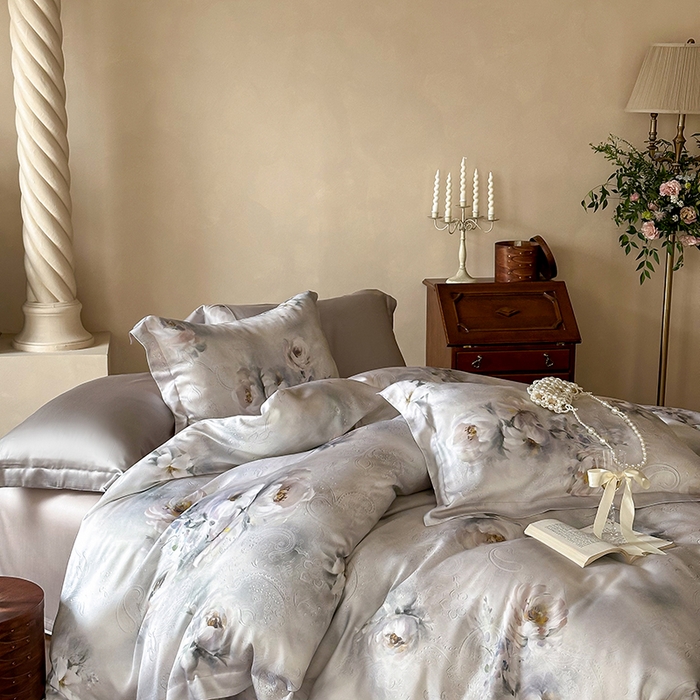 91家纺网 家纺一手货源 找家纺 2025新款60S奥地利兰精天丝数码印花宽边压线系列四件套 奥菲娜-灰