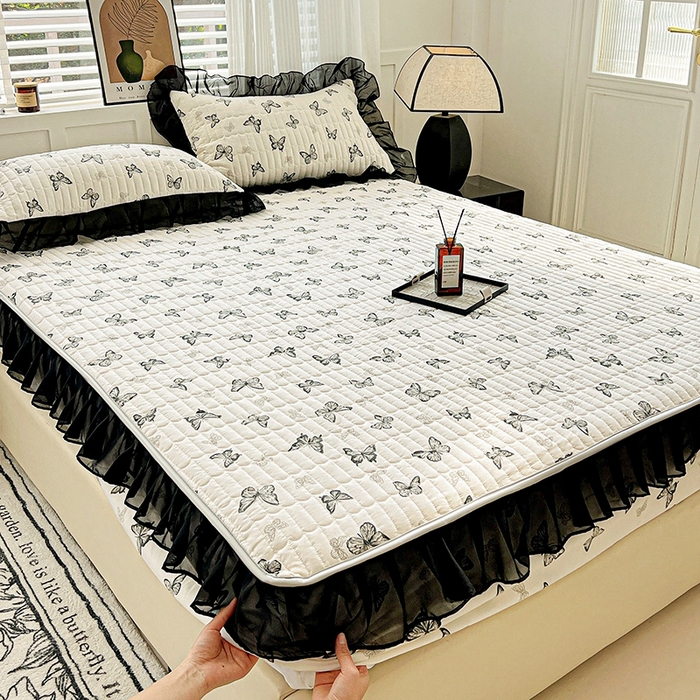 91家纺网 家纺一手货源 找家纺 艾橙家纺2025新款法式赫本风水洗棉印花雪纺花边单床笠 蝴蝶印记