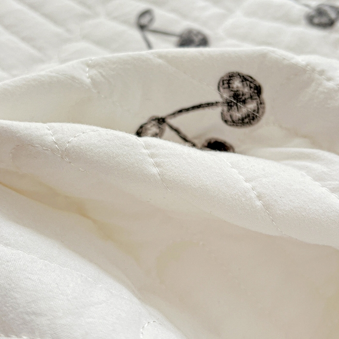 91家纺网 家纺一手货源 找家纺 艾橙 2025新款法式赫本风水洗棉印花雪纺花边单枕套 水墨玫瑰