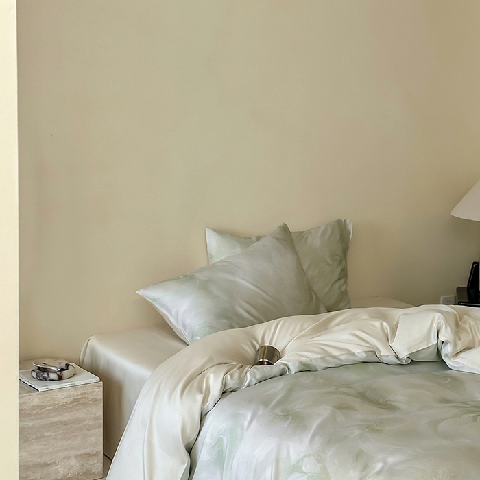 91家纺网 家纺一手货源 找家纺 咏绒家纺工厂店 2025新款60S奥地利兰精天丝数码印花暗合简约款系列四件套 莫斯-绿