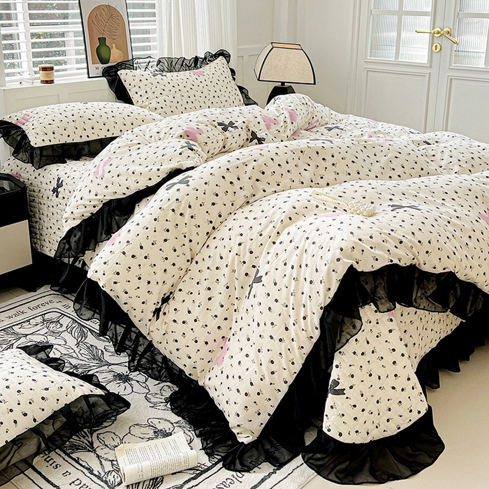 91家纺网 家纺一手货源 找家纺 艾橙 2025新款法式赫本风水洗棉印花雪纺花边单被套 朵蔓花馨