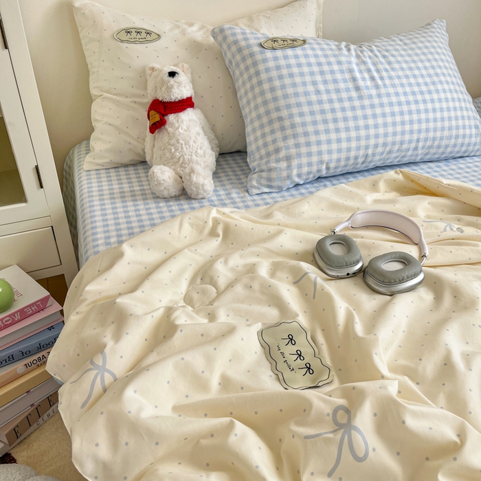 91家纺网 家纺一手货源 找家纺 桃心家居 2025新款A类ins云柔水洗棉大豆织标蝴蝶结毛球少女单夏被夏被四件套系列 清新梦蓝