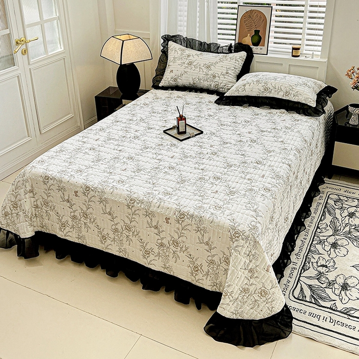 91家纺网 家纺一手货源 找家纺 艾橙家纺2025新款法式赫本风水洗棉印花雪纺花边单床盖 素馨花恋