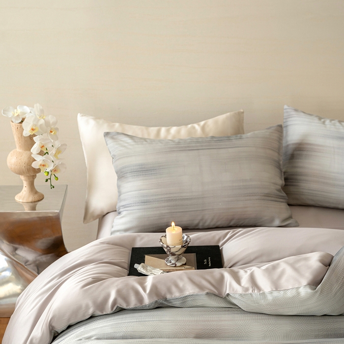 91家纺网 家纺一手货源 找家纺 咏绒家纺工厂店 2025新款60S奥地利兰精天丝数码印花暗合简约款系列四件套 卡西纳-紫