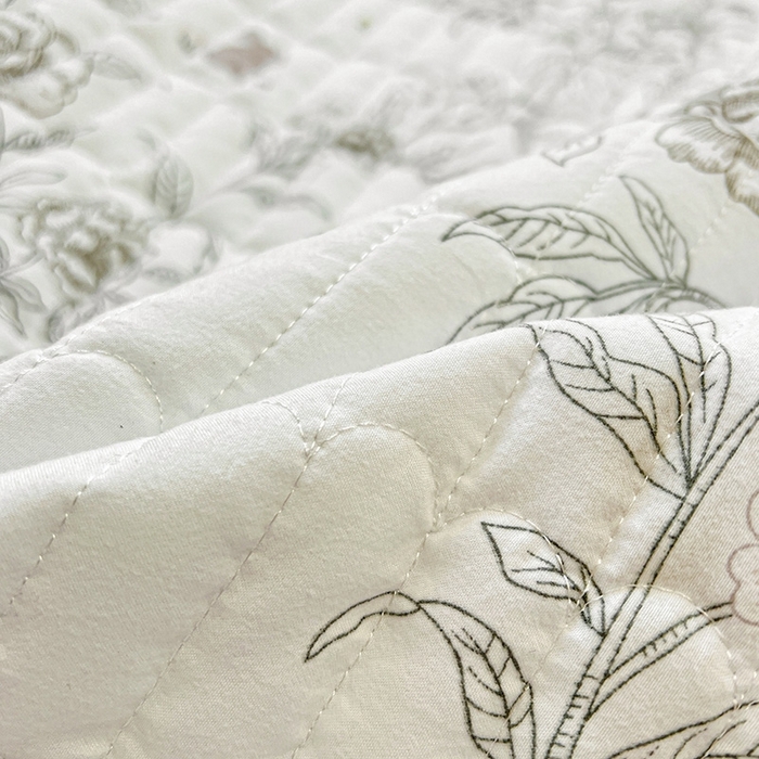 91家纺网 家纺一手货源 找家纺 艾橙家纺2025新款法式赫本风水洗棉印花雪纺花边单床盖 素馨花恋