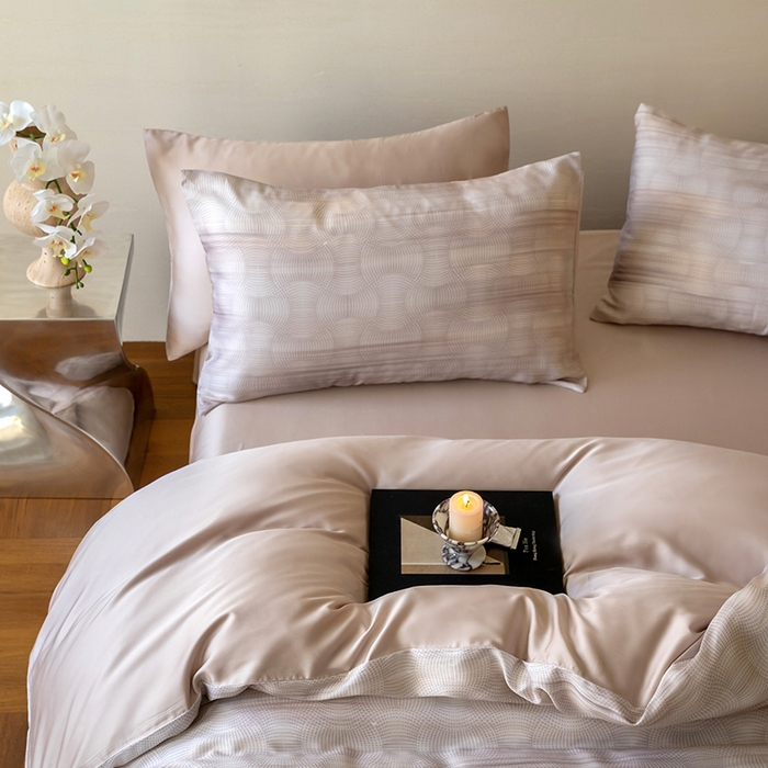 91家纺网 家纺一手货源 找家纺 咏绒家纺工厂店 2025新款60S奥地利兰精天丝数码印花暗合简约款系列四件套 卡西纳-咖