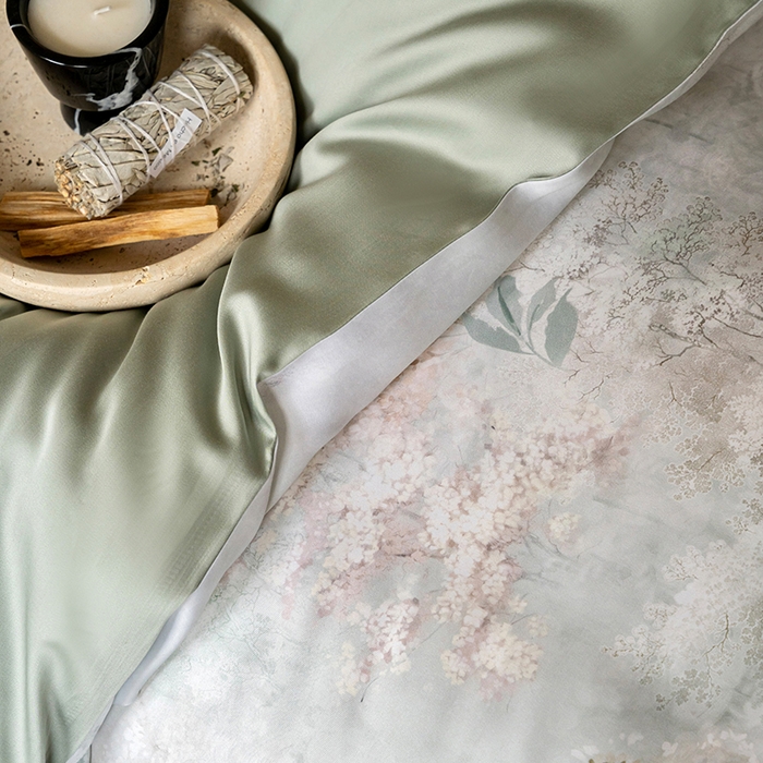 91家纺网 家纺一手货源 找家纺 咏绒家纺工厂店 2025新款60S奥地利兰精天丝数码印花暗合简约款系列四件套 栖舟-绿