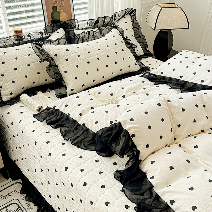 91家纺网 家纺一手货源 找家纺 艾橙 2025新款法式赫本风水洗棉印花雪纺花边单被套 心心相印